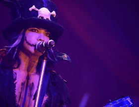 VAMPS主宰のハロウィーンイベントにGLAY・TERUら出演！