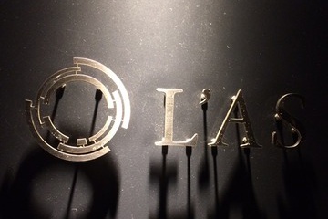 L'AS（南青山）向かい風を走る人