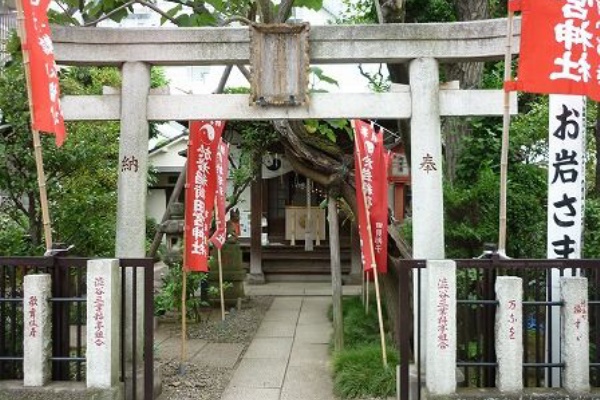 於岩稲荷田宮稲荷神社 四谷怪談お岩ゆかりの地 新宿区左門町 くぐる鳥居は鬼ばかり 於岩稲荷田宮稲荷神社 四谷怪談お岩ゆかりの地 新宿区左門町 くぐる鳥居は鬼ばかり