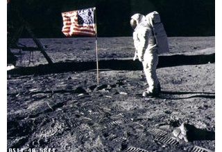 【宇宙】地球外生命体は意外と身近なところに！？　ガチで月に大量の水がある可能性！