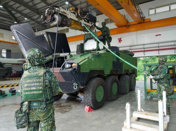 台湾陸軍第584旅団、配備されているCM-32装輪装甲車の重整備！