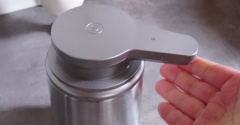 手を触れずに洗剤が出る快適さ｜SNSで話題のステンレス製オートソープディスペンサーを使ってみた