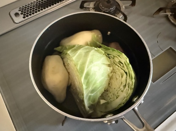 義母のお見舞いと昨日の晩ごはんはサーモンのムニエルとほっとくだけの丸ごとジャガイモのポトフ