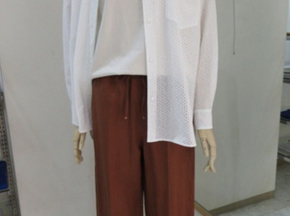 パシオーネ、アイレットレースシャツ＆セルロースリネンワイドパンツ