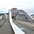 養生も外れてスッキリ。夏まつりを前に御成橋がリニューアル完了。新しい景色と80年前の記憶が同居してた。