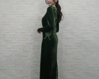 【朗報】森香澄さん、阪急電車の『座席』みたいなドレスを着てしまう