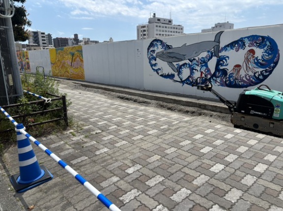 リコー通りの歩道、工事してる。通る時は気をつけよ。(沼津市高島本町)