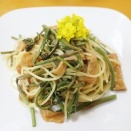 簡単過ぎるワラビとアゲの超和風パスタと庭のタラの芽～