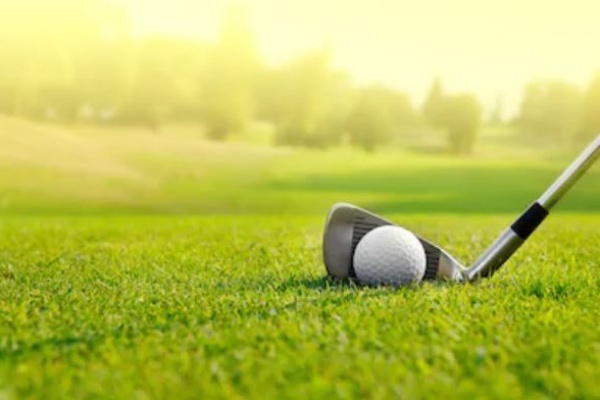 アイアンのダフリを直す方法 ショートアイアンで低いボールを打つ アオイの１分間ゴルフ上達ブログ