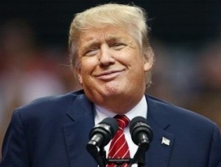 【悲報】トランプ大統領「我々は○○に屈しない！！」→ホワイトハウスに鏡はないのか？と総ツッコミに