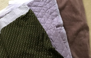 『庭作業ができない日はお家の中で手芸、「手芸ナカムラ」で生地を買いました。残りの毛糸で・・・』の画像