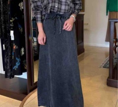 ほどよく力を抜いた、大人のチェックシャツスタイル