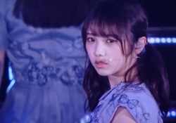 【悲報】CDTVライブの乃木坂出演中、スタッフが映り込んでしまうwwwwww