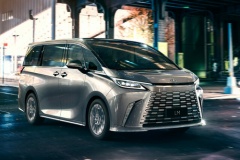 レクサス、世界最高級ミニバン「LM」発表！今秋日本導入
