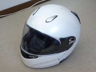 バイクってヘルメットなきゃ便利やのにな