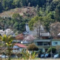 遠くから洞玄寺を望む