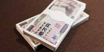 兄が引きこもってて、俺(どうせ鬱病のふりして怠けてるだけだろ)→現金200万用意して「ちゃんと仕事見つけたらこれやるよ」って言ったら…