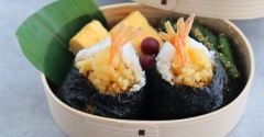 海老の天むすなお弁当