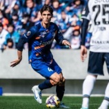 『「12週は長すぎる…」5連勝で2浮上の長崎 DFエドゥアルドの負傷を発表 左⼤腿⼆頭筋長頭⾁離れと診断され全治約12週間「最善を尽くしてリハビリに励んでいます」』の画像