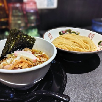 《甘辛酸と出汁感の絶妙なバランスのネオノス系つけ麺!》つけ麺 中華そば アンタイNOODLES＠昭島市<あっさりつけそば>