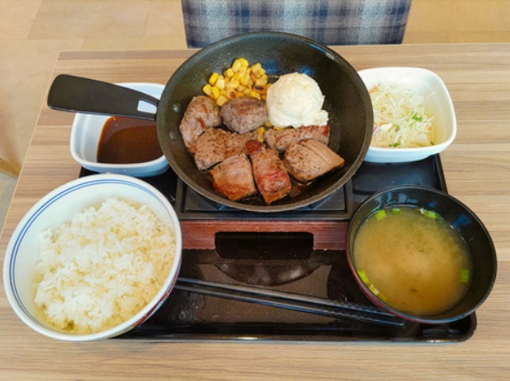 【期間限定】ギュッとした肉感がたまない！吉野家がこの夏に贈る！極旨牛鉄板ステーキ定食が登場/吉野家 新守山店