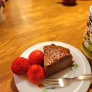 ささやかにチョコレートケーキ