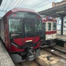 京阪神の駅でホームから車庫が見える駅は…