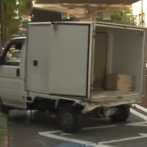 軽トラックから荷下ろしをしていた30代女性、乗用車に突っ込まれ両足切断の大怪我…病院で意識回復