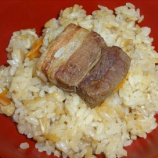 『角煮を入れた炊き込みご飯』の画像