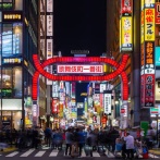 歌舞伎町に２万円配りまくっている謎の外国人がいると話題に