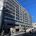 手押しポンプのある駐車場&マンション/カトレアプラザ裏