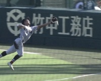 横浜vs県岐阜商の『捕球でサヨナラ負けが確定する例の疑惑』のGIF、普通にファールだった