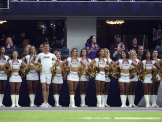 【米国】NFLバイキングス男性チアリーダー採用にファンが反発「男性が女性みたいに振る舞うのは嫌だ」の声