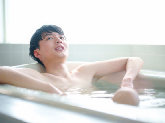 【衝撃】研究者『サウナより”湯船”のほうが健康に良いと判明。理由がこれ』