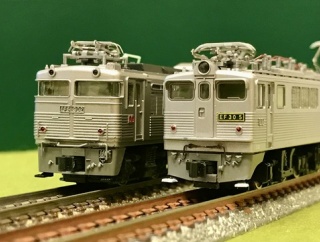 トミックスの「EF30形」と「EF81-300形」を並べてみました。