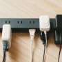 【マジ注意】ある市販の電源タップにコンセントを差したら、火事寸前の事故に！　→　デザインを見たら事故不可避ぎた…　「最悪の設計」