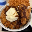 【かつや】『タルたまミックスポーク丼』を実食！3種のポークにタルタル＆玉子が絡むボリューム満点の一杯