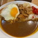 豚バラ肉たっぷりの玉子スタミナカレー 神戸市中央区三宮町1丁目（さんプラザ地下1階）肉カレージャンキー