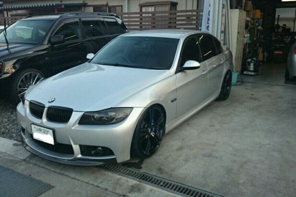 Bmw E90にシートカバーとマフラー取付 輸入車販売修理のトラストオート