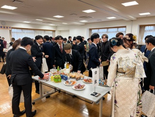 二十歳（はたち）の門出を、沼津のまちぐるみで。おめでとう！こんどの日曜日（1月11日）は二十歳のみなさんが主役です。