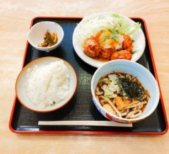 リーズナブルな定食やセットも！守山区白沢にあるチェーン店でも昔ながらの雰囲気が印象的な麺物屋さん/どんきゅう 守山白沢店