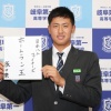 日ハム4位指名・阪口樂「ほっとした気持ちが1番」　6位指名・長谷川威展「宮西投手ら参考になる投手が多い」