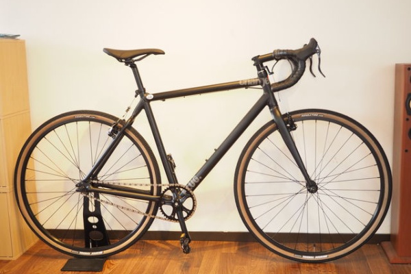 クロモリロードバイク　Charge bikes PLUG3 (XS) クロモリロードバイク Charge bikes PLUG3 (XS) 富山 タイヤ太め