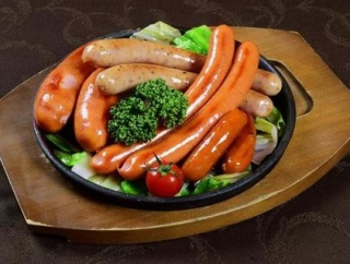 【悲報】朝食にウインナーを出した結果、家族が『とんでもない発言』をしてしまう・・・・