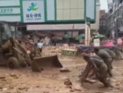 中国、洪水多発で泥まみれの市街地を先進技術で綺麗にしてしまう！！！