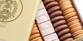 友人の出てる演劇を見に行って差し入れにクッキーを置いてきた。でもお礼どころかなんの反応もなくて言い訳をされたのでＦＯ