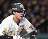 大山悠輔さん、打率.000の伏見に打点数で負けてしまう