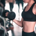 【画像】筋トレ女子の水着姿、えっちすぎて５．６万いいねｗｗｗｗｗ