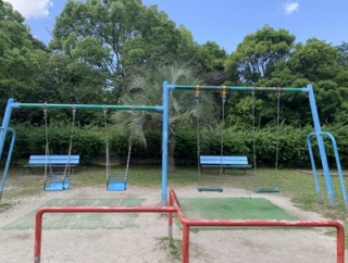 【衝撃】公園にきた令和キッズ、無表情で立ち尽くす…