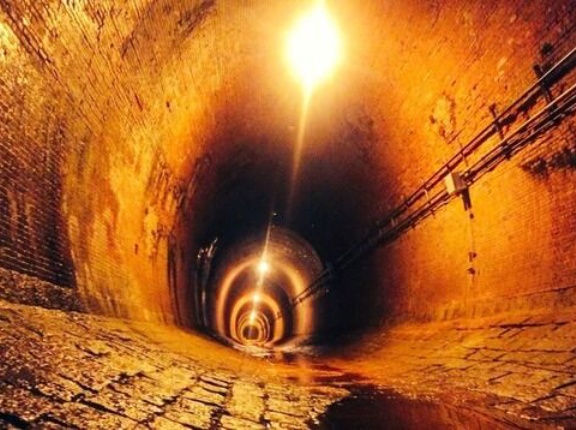 【愕然】廃トンネルに住み始めて2ヶ月経った結果ｗｗｗｗｗｗｗｗｗ